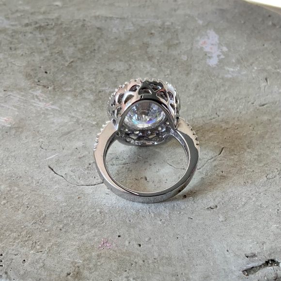 Park Lane Large Clear Rhinestone Ring, Sz 8 - Picture 3 of 3